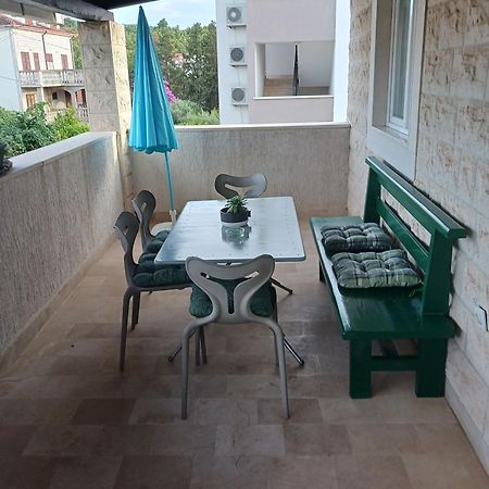Apartments Marino - Near Family Friendly Beach Supetar Exteriör bild