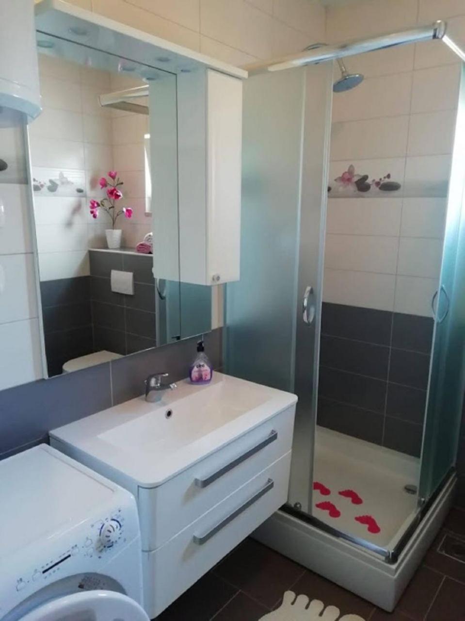 Apartments Marino - Near Family Friendly Beach Supetar Exteriör bild